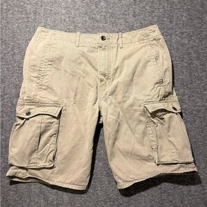 Levis Cargo Khaki Shorts Men’s 34 beige tan baggy long Inseam 10 inch cotton